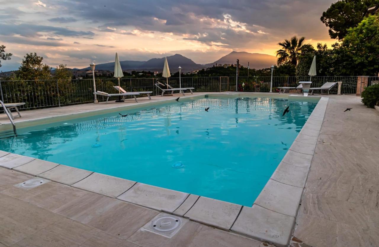 Anthos Casa Vacanze Sant'Omero Luaran gambar