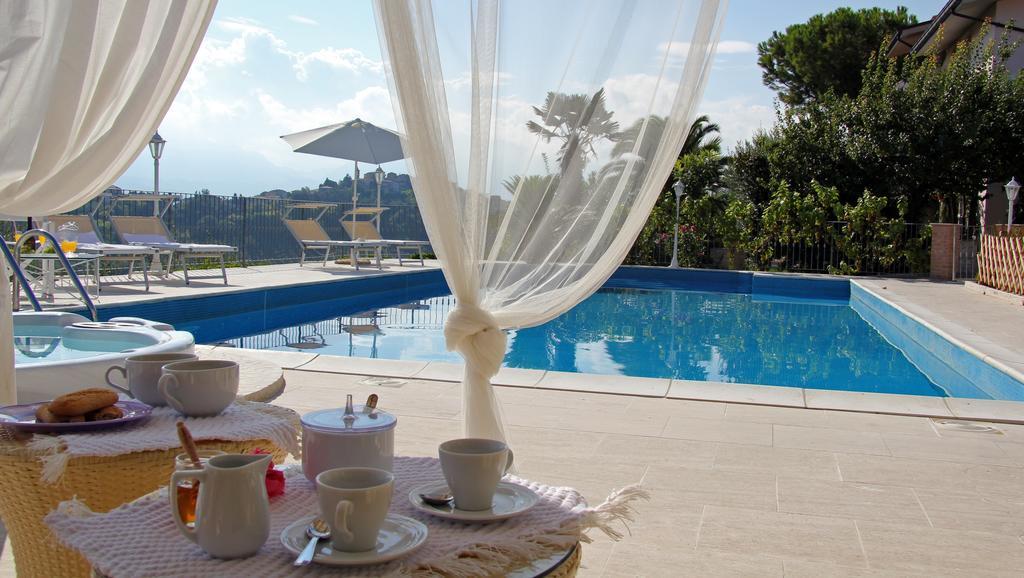 Anthos Casa Vacanze Sant'Omero Bilik gambar