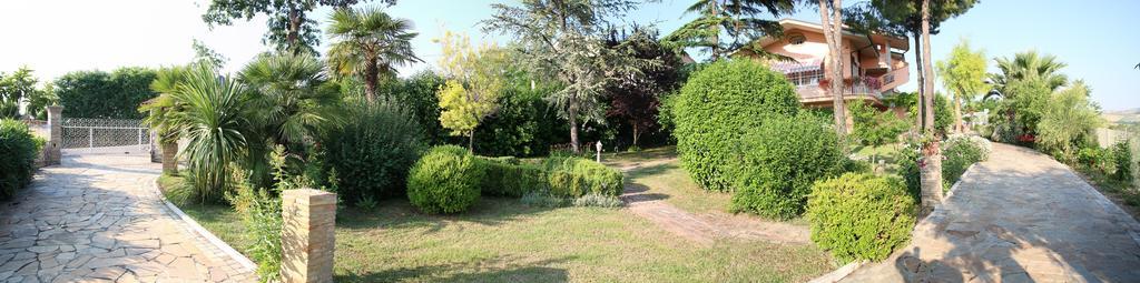 Anthos Casa Vacanze Sant'Omero Bilik gambar
